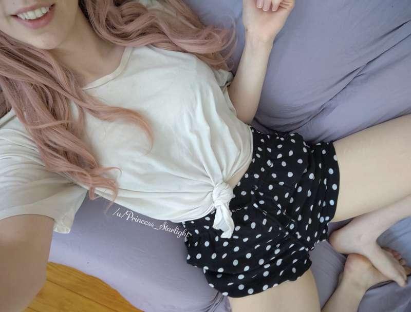 Just some selfies in cute lounge clothes 🥰