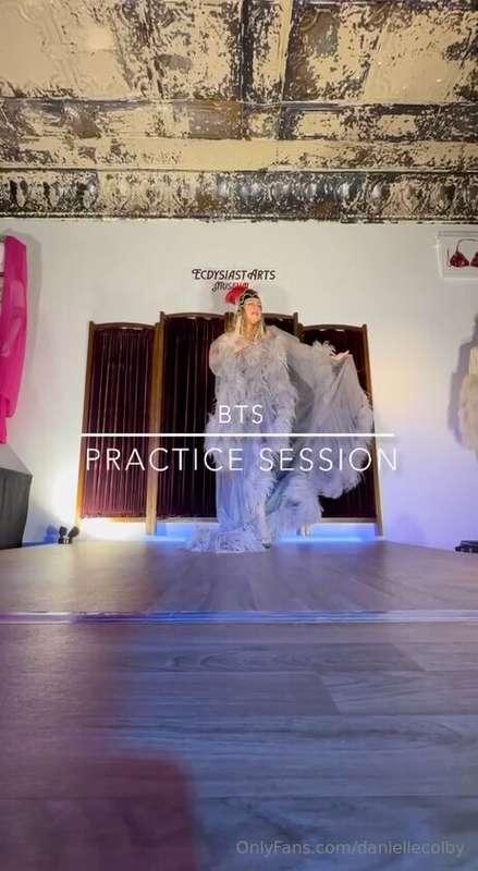 New Routine Alert!! This awsome headress inspired me so much..