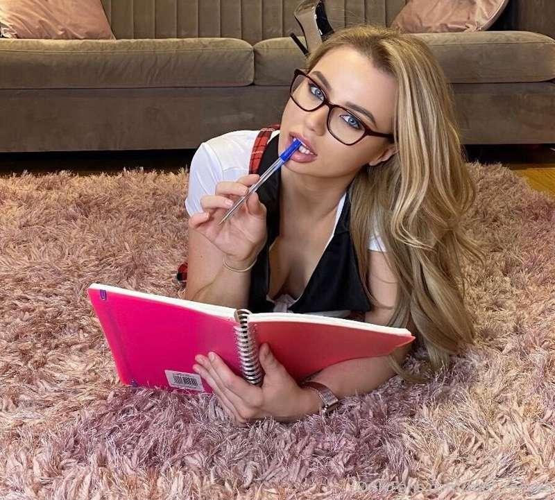 Do you like me in glasses? 🤓