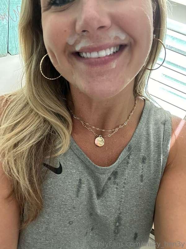 **Good morning to all my cum loving babes** ☀️💧 Check your D..
