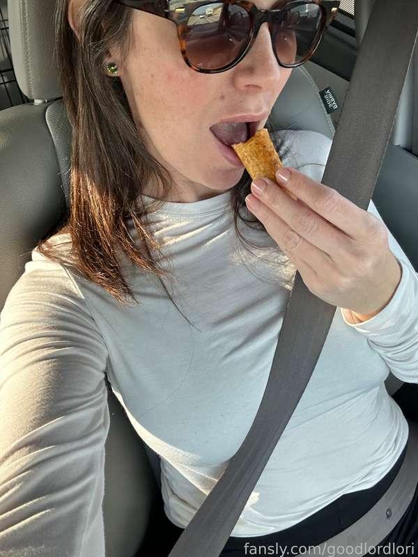 #sph #smallpenishumiliation #humiliation #ballbusting #beta #dom

Just for the beta boys -- using "ito" to talk about how small something is is cute -- like this taquito I'm eating. Unfortunately for you, your chilito isn't getting anywhere near my mouth. 
DM me if you need mommy to decimate your baby carrot 😘