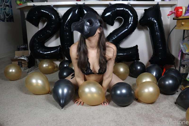 Two New Years Photo Shoots have just joined the menu!!!   
P..