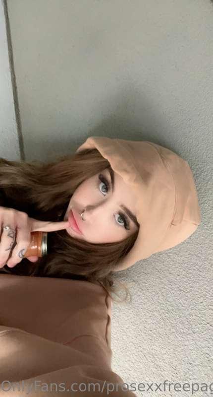 let me wear ur hoodies <3