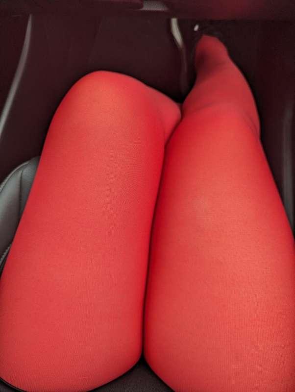 Gorgeous cherry thighs 😍 🍒