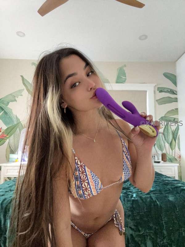 mmm got a new toy and i'm ready to use it, want to be the fi..