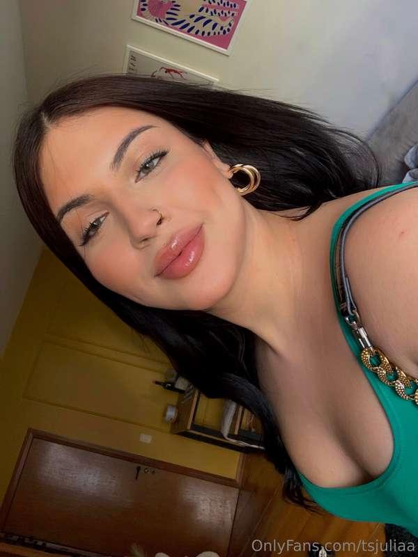 Want to see more of me? Send me a DM! 📩❤️