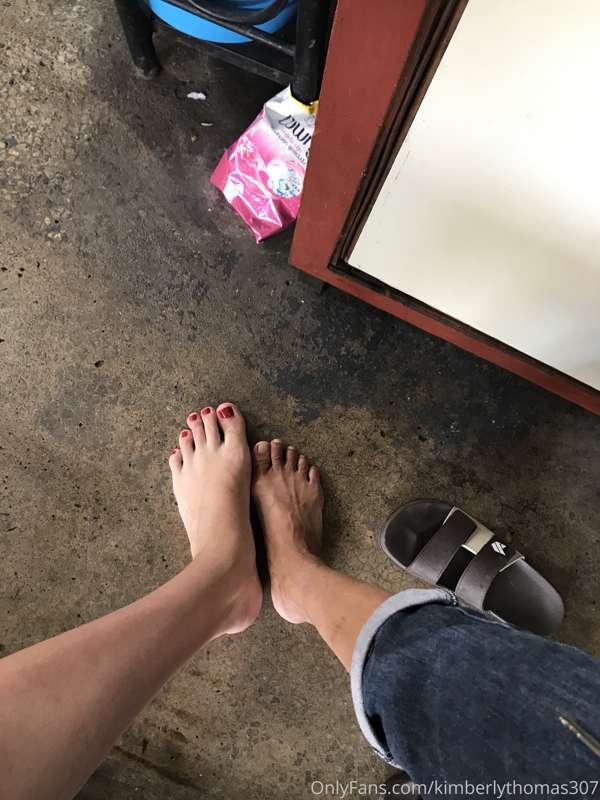 Foot comparison with the person I took pictures with. 36 vs ..