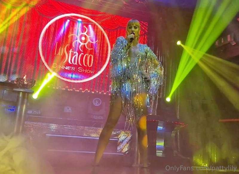 New outfit on stage 😍😍😍