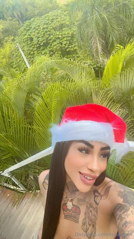 Who said I can't be Butt Naked on Christmas 🤶 
Im looking 👀 ..