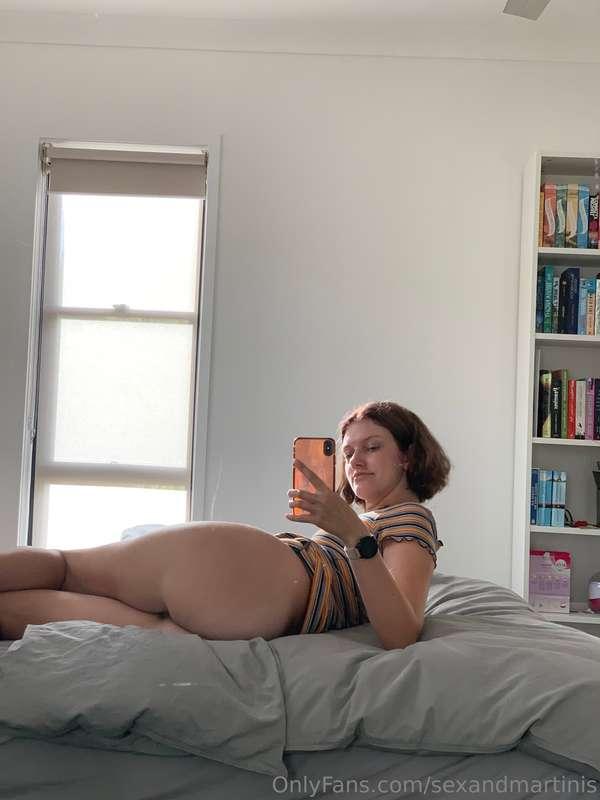 (Part 1)Had a little photoshoot on my bed by myself 🥰 Everyt..