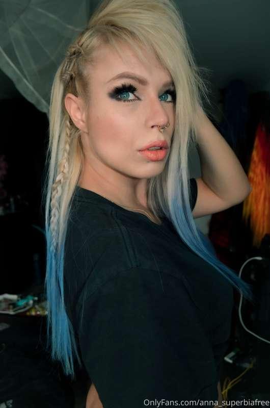 Blue hair 🐬