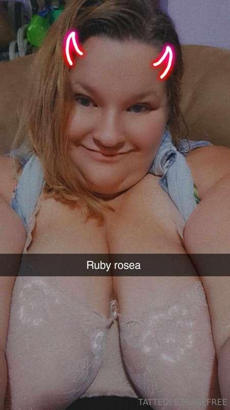Ruby Rosea, the voluptuous BBW Aussie, teases and tempts in ..