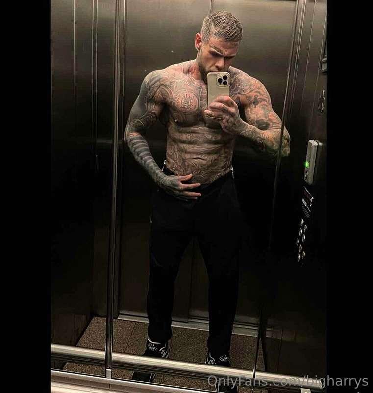 See you in lift and let’s fuck hard 😈