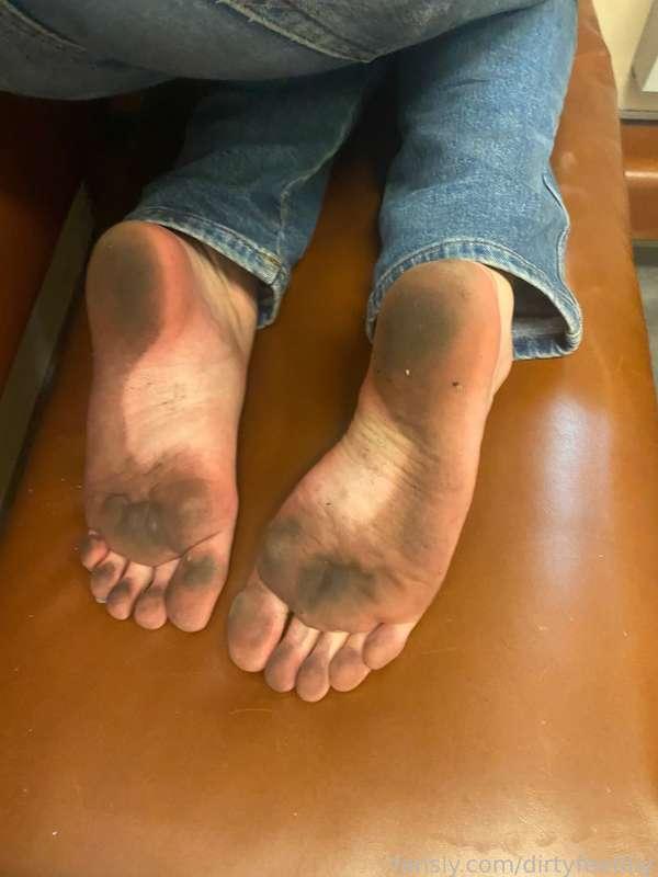 i was taking the train and had to show my feet off like this😭

#barefootgirl #dirtyfeet #footfetish #publicfeet