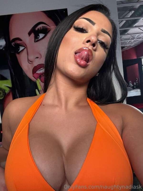 I think I need some sort of a necklace, don't u?? 💦