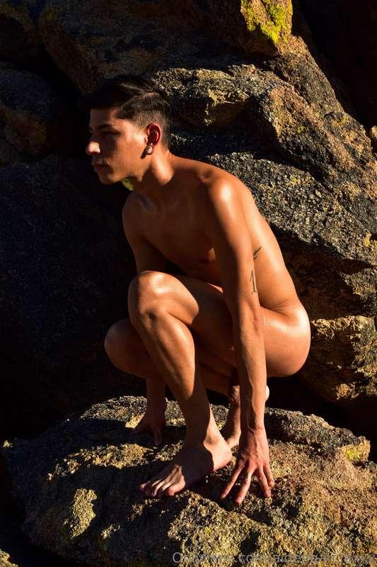 Hump day is here so let’s celebrate with some booty pics 