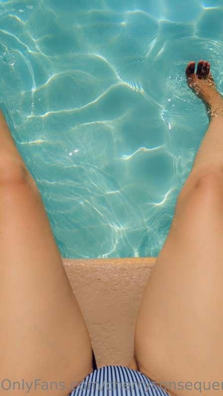 Who likes to swim 👙