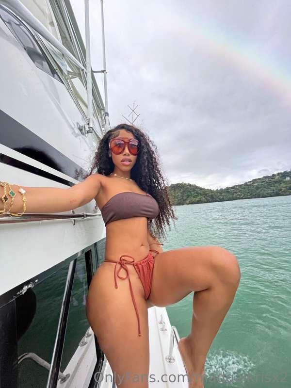 looking for vacation bae