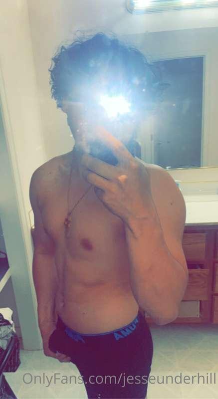 Baby tell me you wanna grab it 😏
then what? 🤔😉 
sending out ..