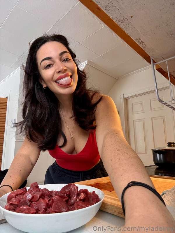 How about this: I’ll cook your dinner if you fuck me daily 😏..