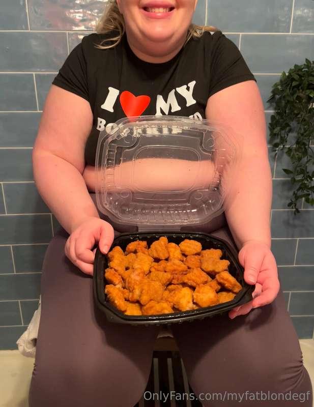 This is why her shirt says “I love my boyfriend.” What she r..