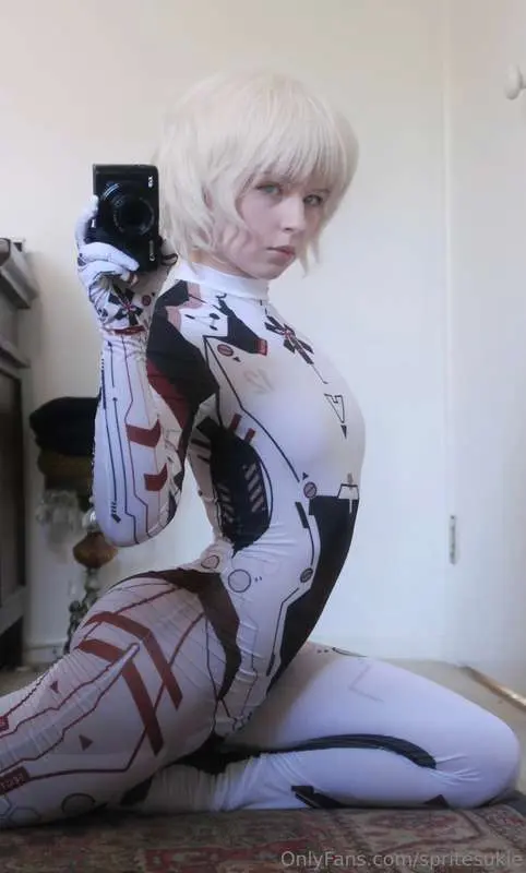 sending out a vid in this robot bodysuit !!! very thin and s..