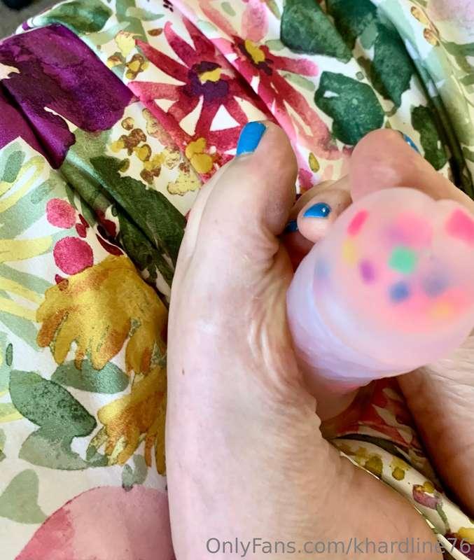 ** HAPPY FOOT FETISH FRIDAY**

IDK this is still my favorite..