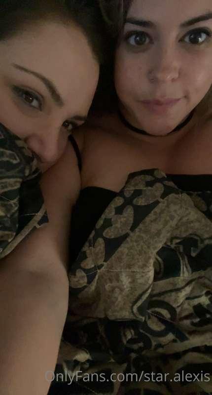 Waking up next to my girlfriend this morning @bustydee ♥️