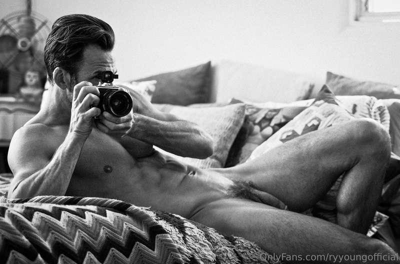 Focus. Eyes up here! Look at the camera. What are you lookin..