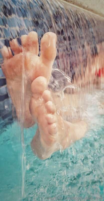 I know you wanna blow your load all over my toes