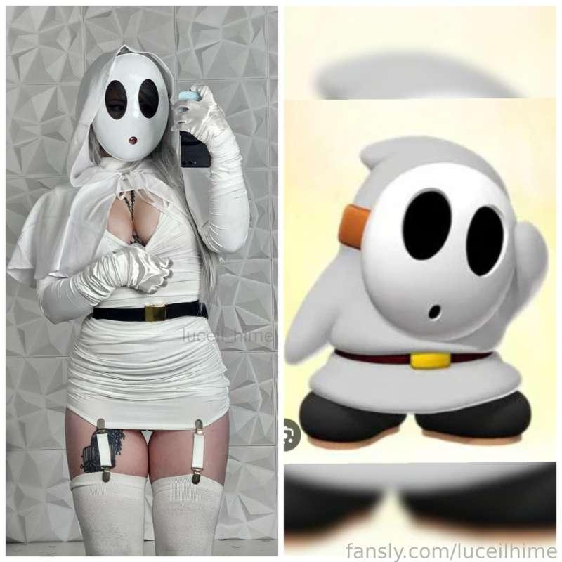 Shy girl 🤍👉👈 
I had so much fun bringing one of my fav characters to life! I always picked the light grey/white variant shy guy in Mario kart HES THE CUTEST HE LOOKS LIKE A LIL GHOST 👻 

Set coming tonight or tomorrow :3

#fyp #shyguycosplay #mariocosplay #cosplay #curvygirl #gamer #egirl #shy #nerd