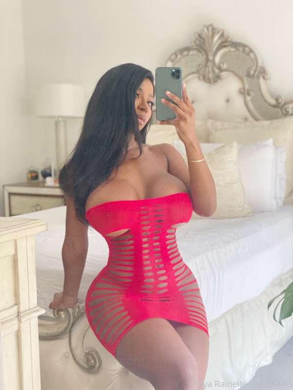 start the week off horny for me 😇