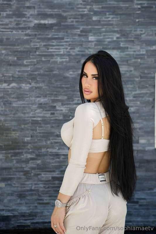 Not your angel 😇, but I’ll take you to heaven 🔝