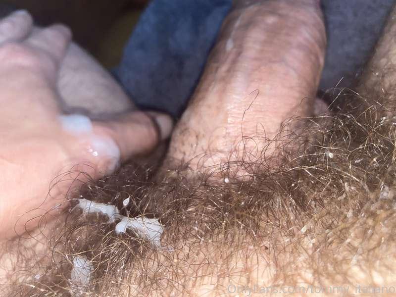Clean up daddy’s fat hairy cock 👄