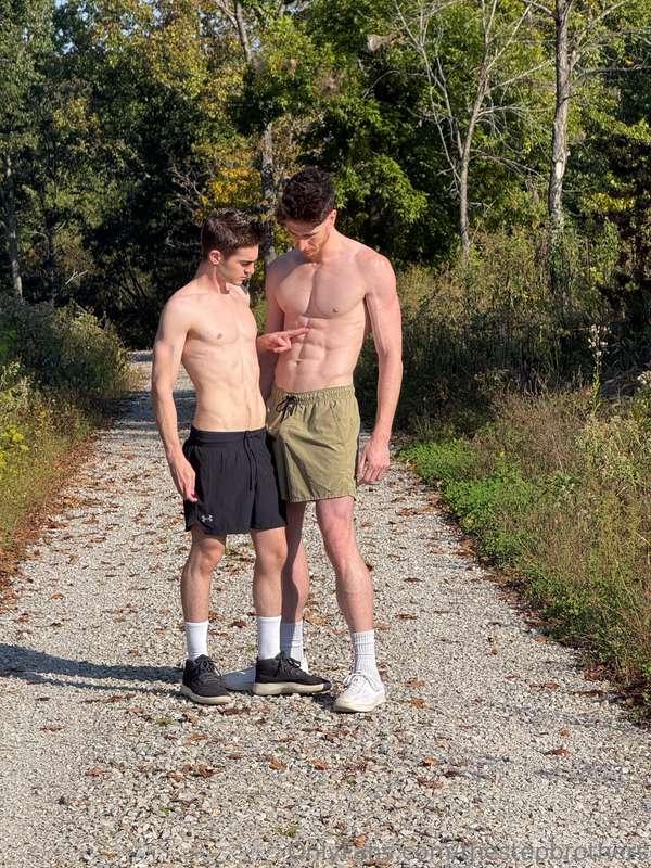 Who said the trail was the only thing worth exploring? 😉🗺️7 ..