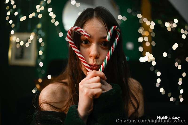 Christmas lollipops 🍭 🌛⊶⊶⊶ 🎄 ⊶⊶⊷🌜 I published over 20 Christ..
