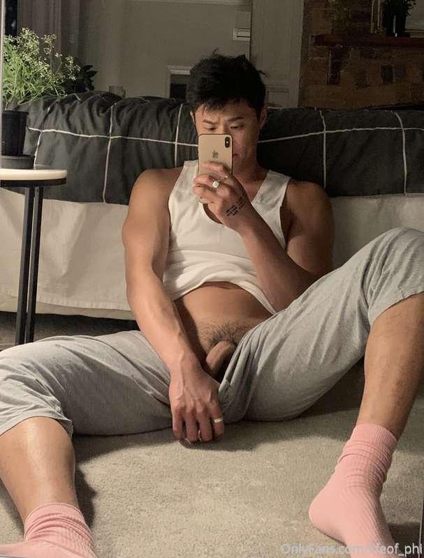 Daddy needs a hand 🖐 Be a good girl and come help me out? 😈