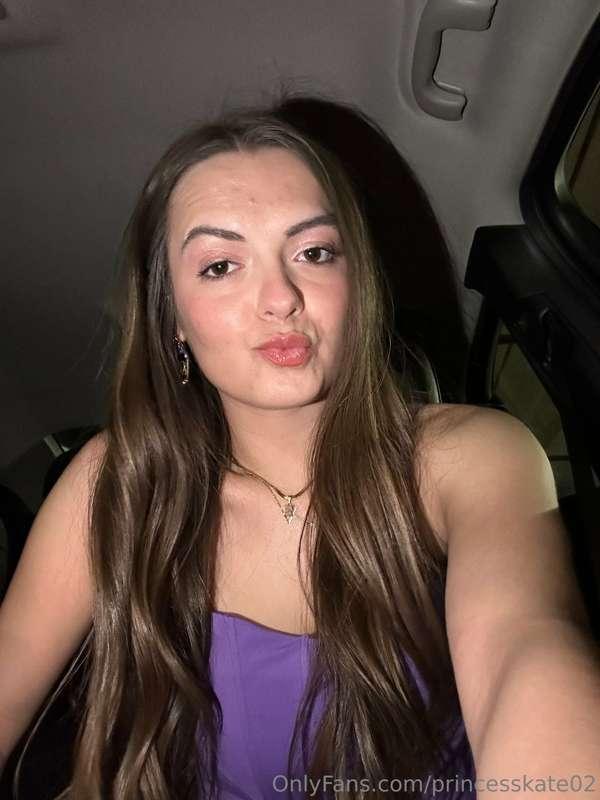 Baby are u on right now? i’m so fucking hornyyyyy. open this..