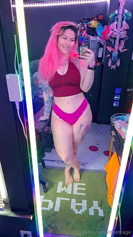 I'm such a mess guys 😅 gotta clean my room