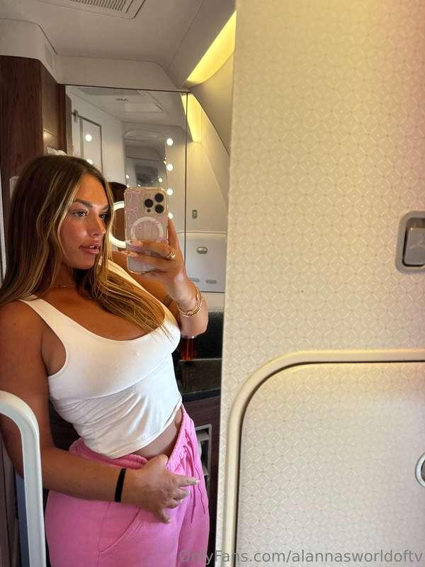 Should I use this as my Profile Pic? Does it get you hard? 🤔..