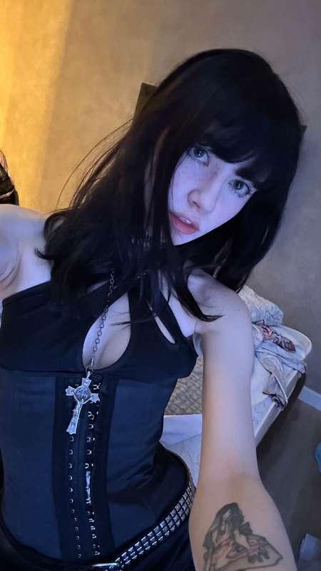 yoursmalldoll image #1