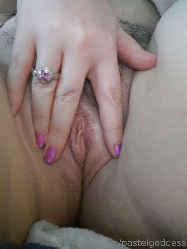 hehe here are some cute and out of focus pics of my pussy be..