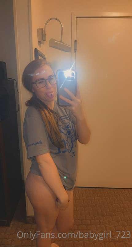Hey babes! I have pictures in 5 different outfits. I have 28..