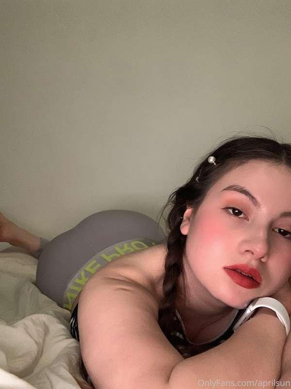 Que me harías si me pillas así en tu cama? 💋