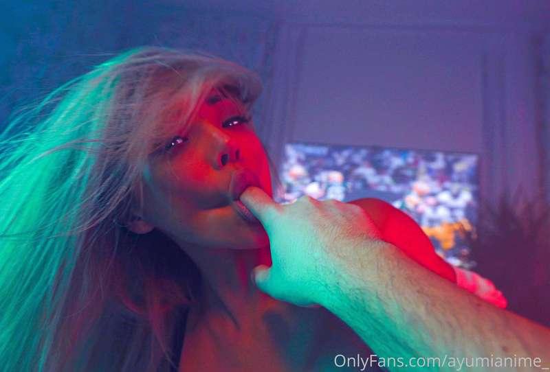 GET ME HIGH Video is out!
Let me know what do you think :)
h..