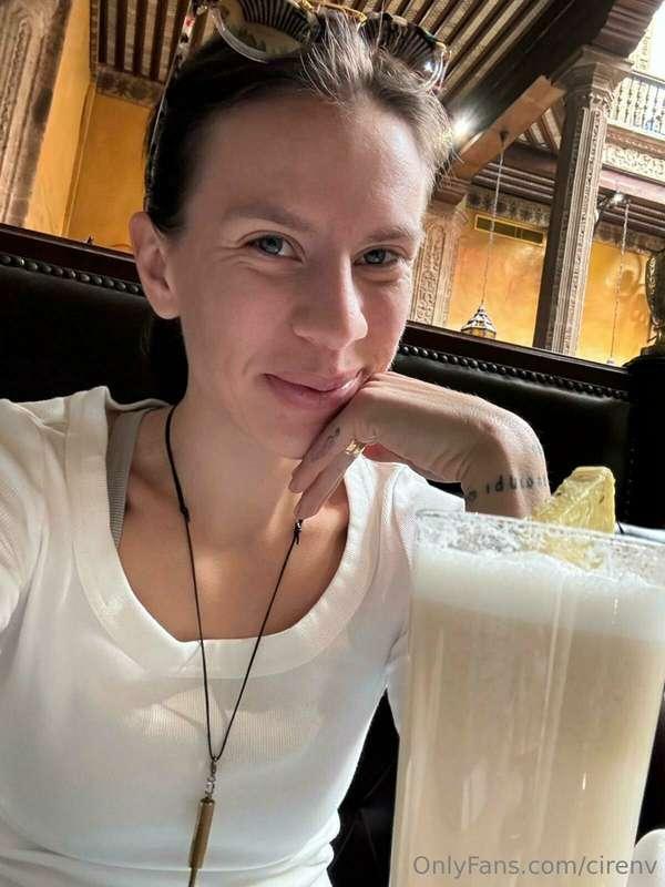 Stopped for a little refreshment 🥤 before more site seeing 👀..