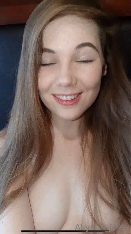 allysongreyxo image #1