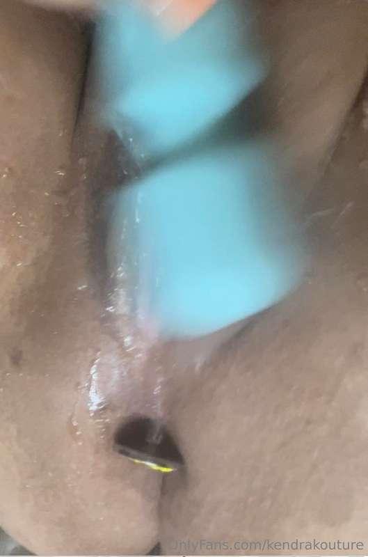 So… Who wants to see some water works?!?! 💦🍑🤷🏽‍♀️🙊