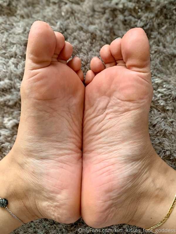 🍬Morning soles and toes 🤤 Announcement later today in post! ..