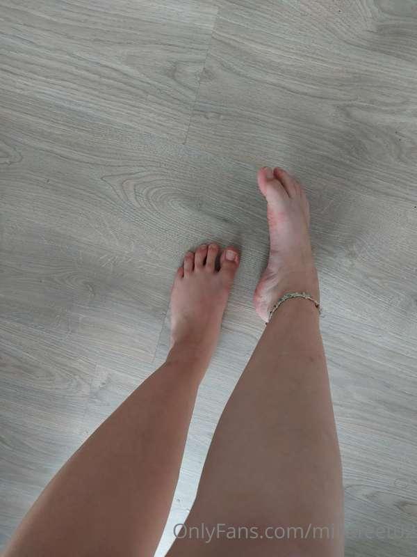 Na ihr süßen ❤️
Wer leckt mir die Zehen ? 📩👄